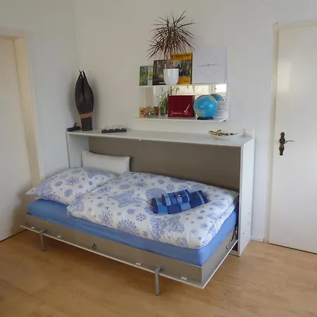 Airport Apartment *