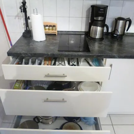 Airport Apartment *