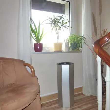Airport Apartment *